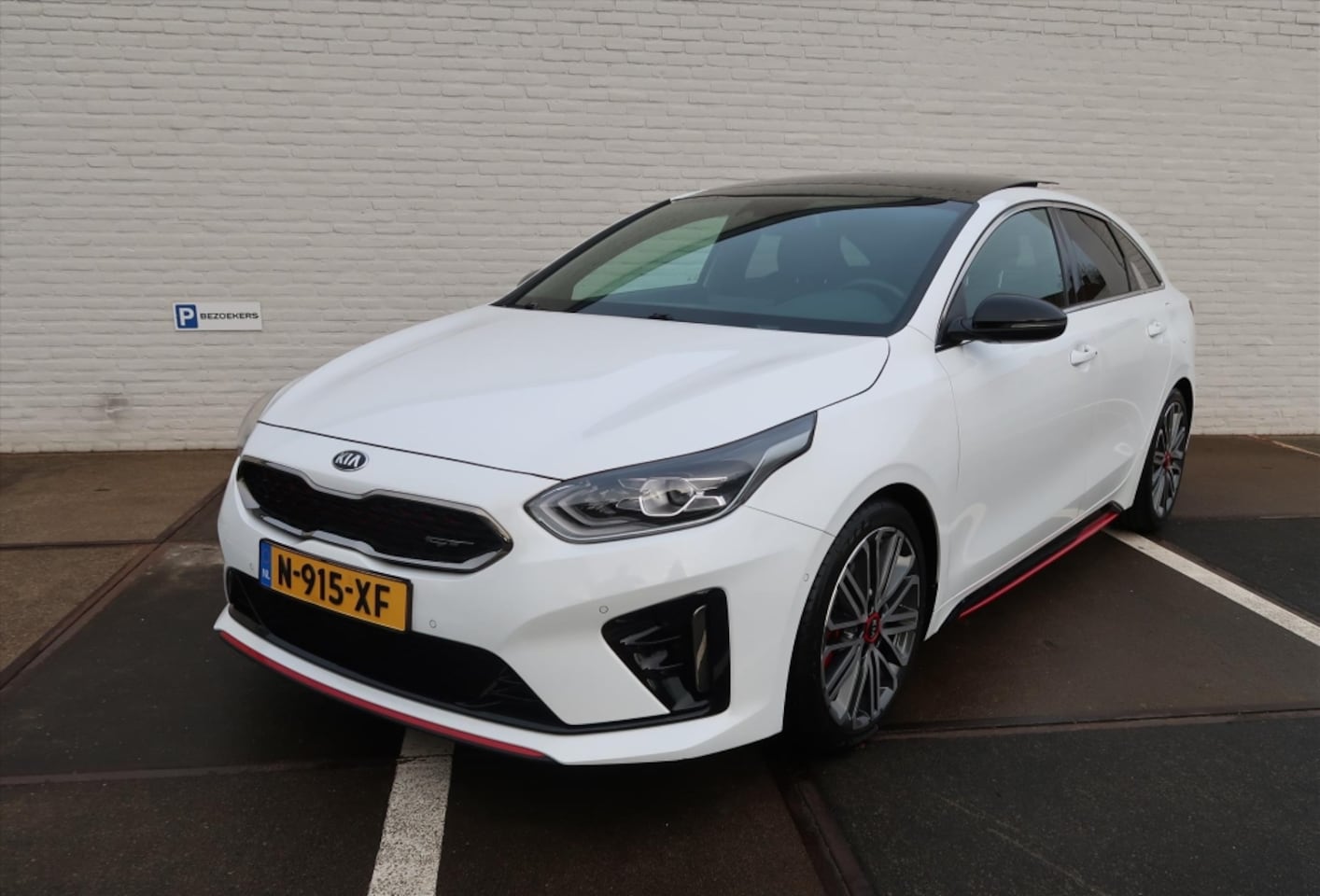 Kia Pro cee'd - 1.6 T-GDi 204pk DCT7 GT Automaat I Panoramadak I Stoelverw. I Camera I PDC V+A I Memory I - AutoWereld.nl