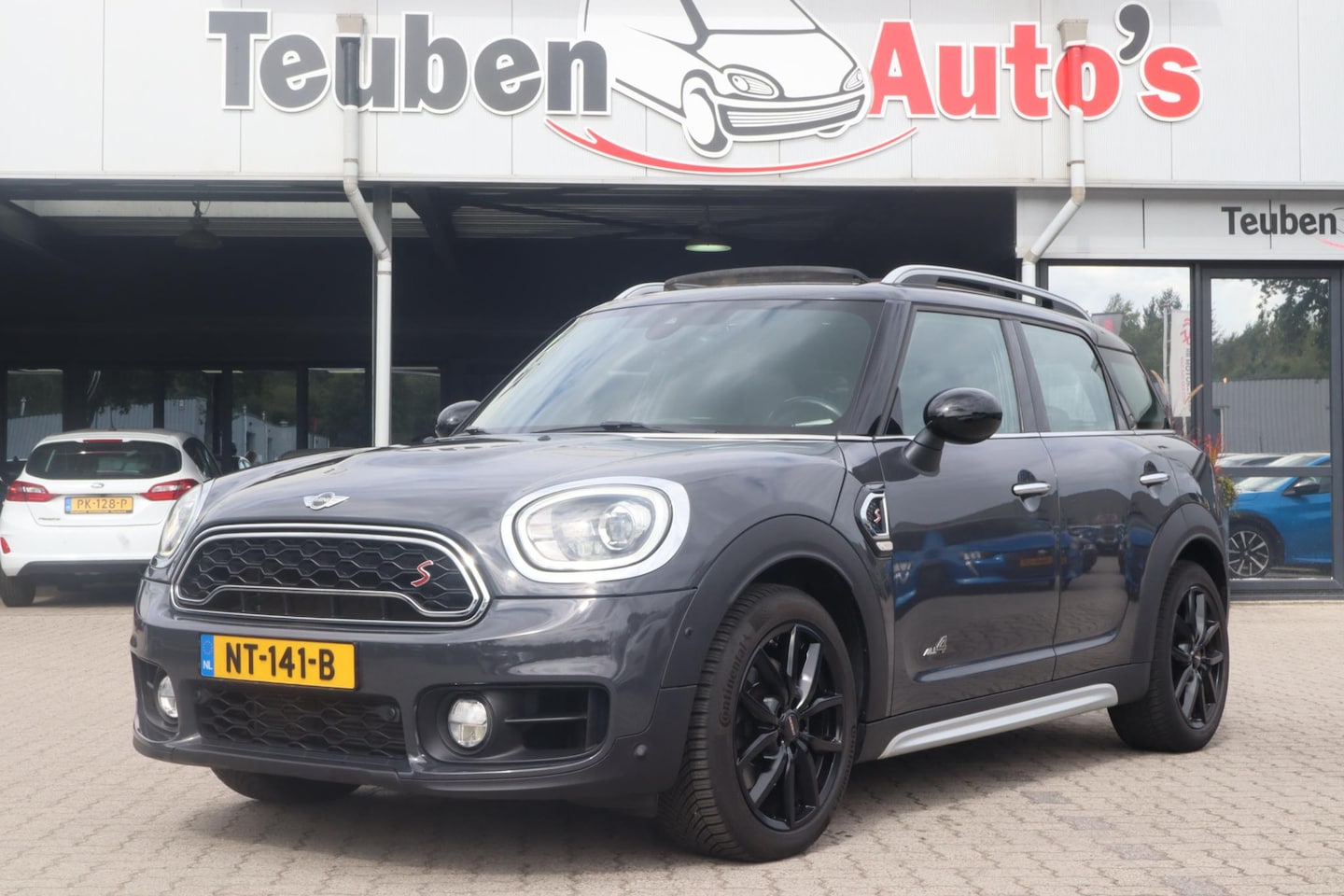 MINI Countryman - 2.0 Cooper S ALL4 Chili | NL auto / 2e Eigenaar | Automaat | Panoramadak | Serious Busines - AutoWereld.nl