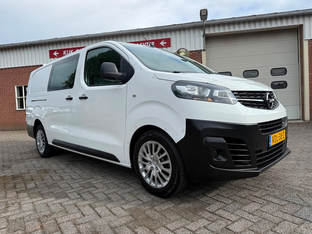 Opel Vivaro - 1.5 CDTI L3H1 Edition euro 6 airco cruise - AutoWereld.nl