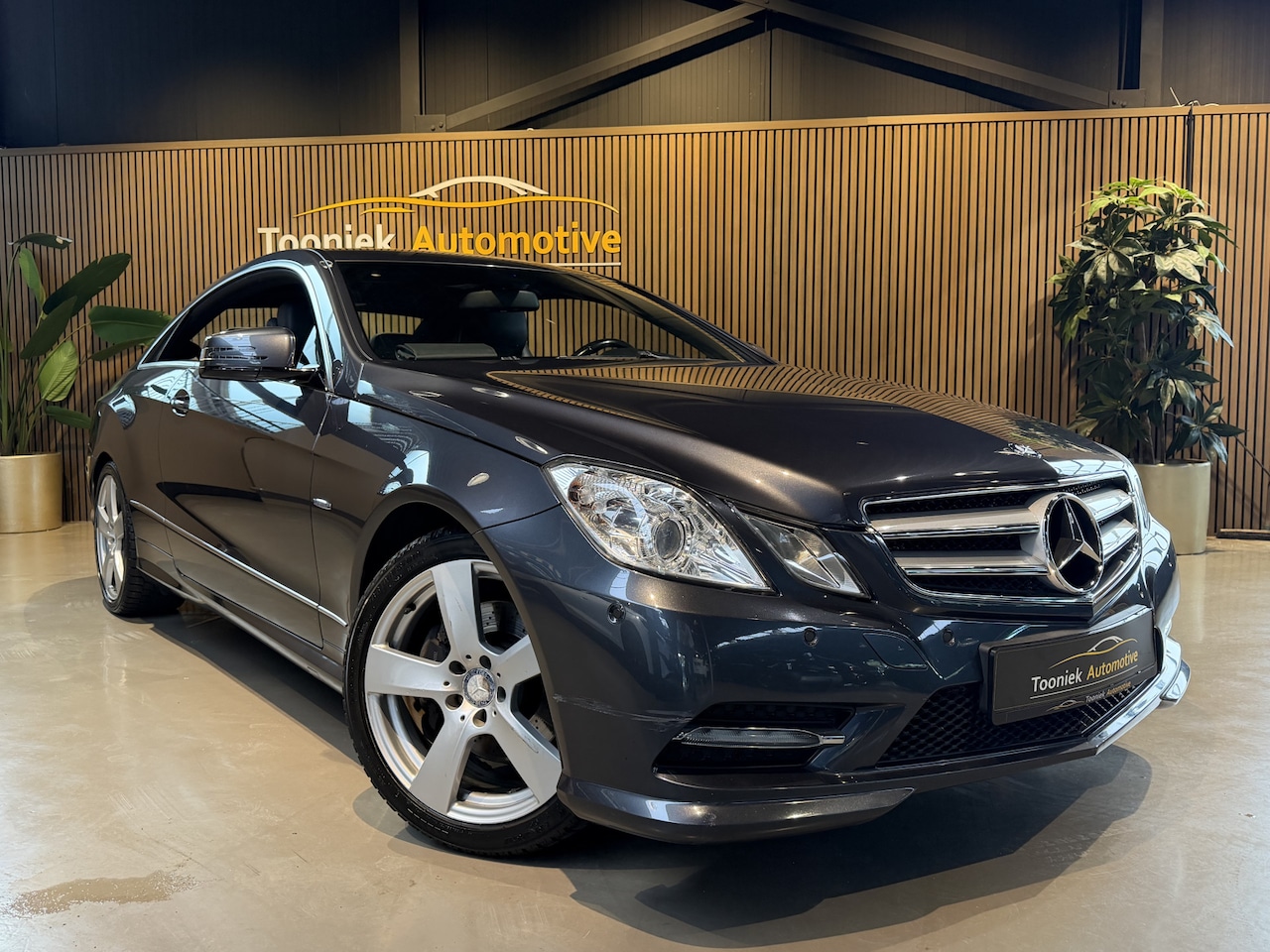 Mercedes-Benz E-klasse Coupé - 200 CGI Avantgarde AUTOMAAT | NAVI | PARKEERSENSOREN | LEDER/LEER - AutoWereld.nl