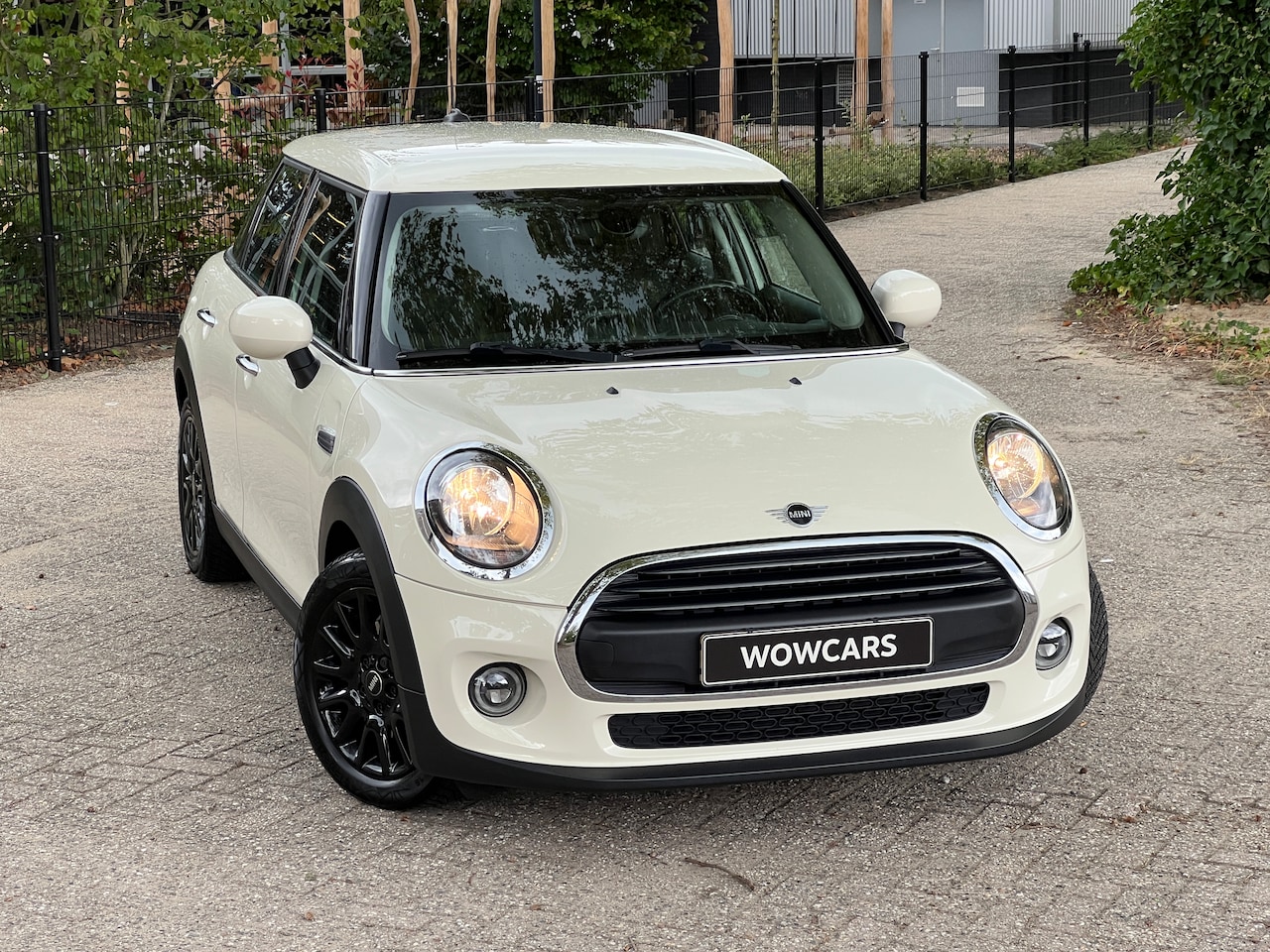 MINI 5-Deurs - 1.5 One Business Edition Apple CarPlay - Climate Control - Alarm - Cruise Control - Lm Velgen - Armsteun - - AutoWereld.nl