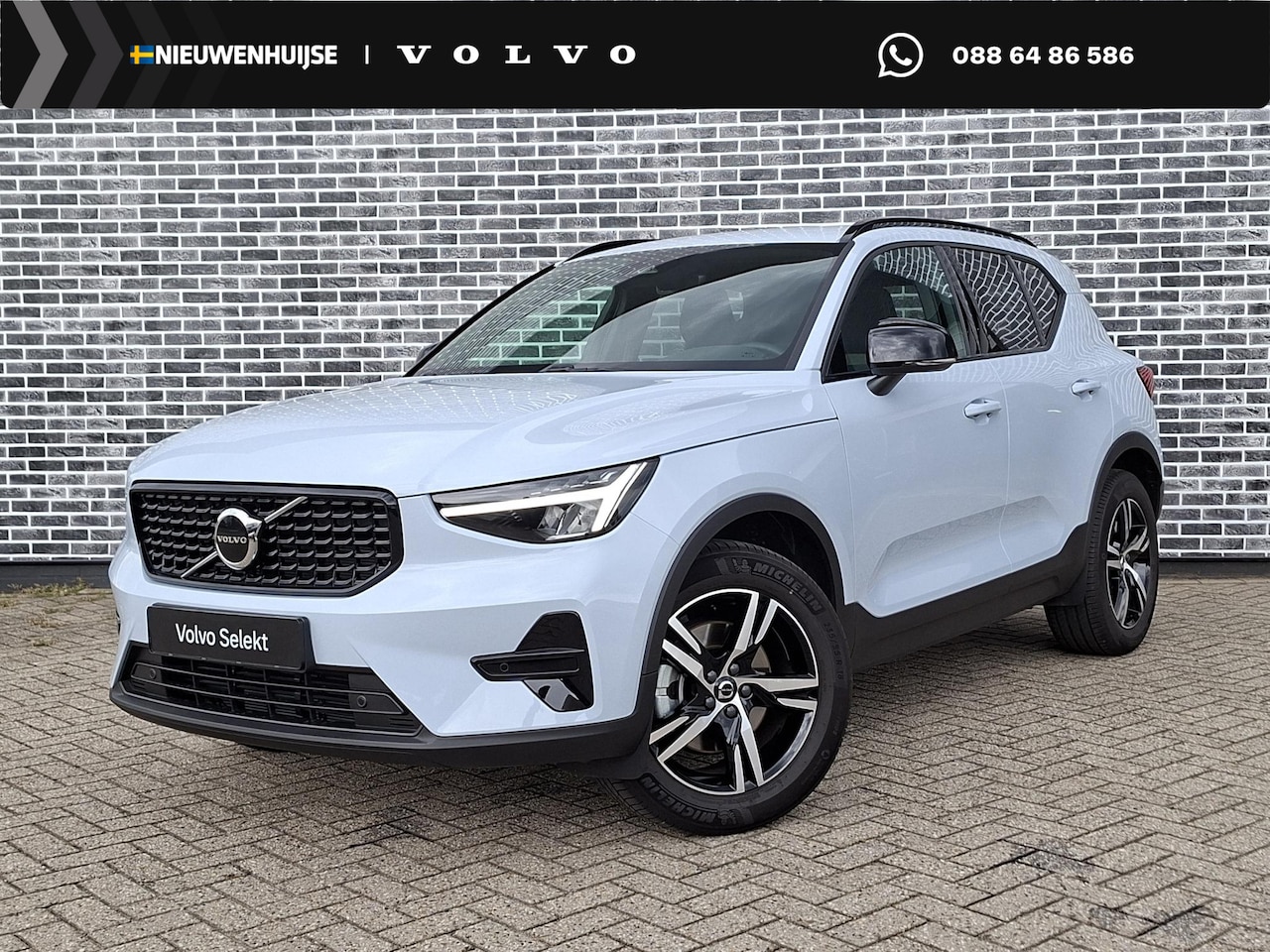 Volvo XC40 - 2.0 B4 Plus Dark | Trekhaak | Achteruitrijcamera | Parkeersensoren | Harman Kardon Audio | - AutoWereld.nl