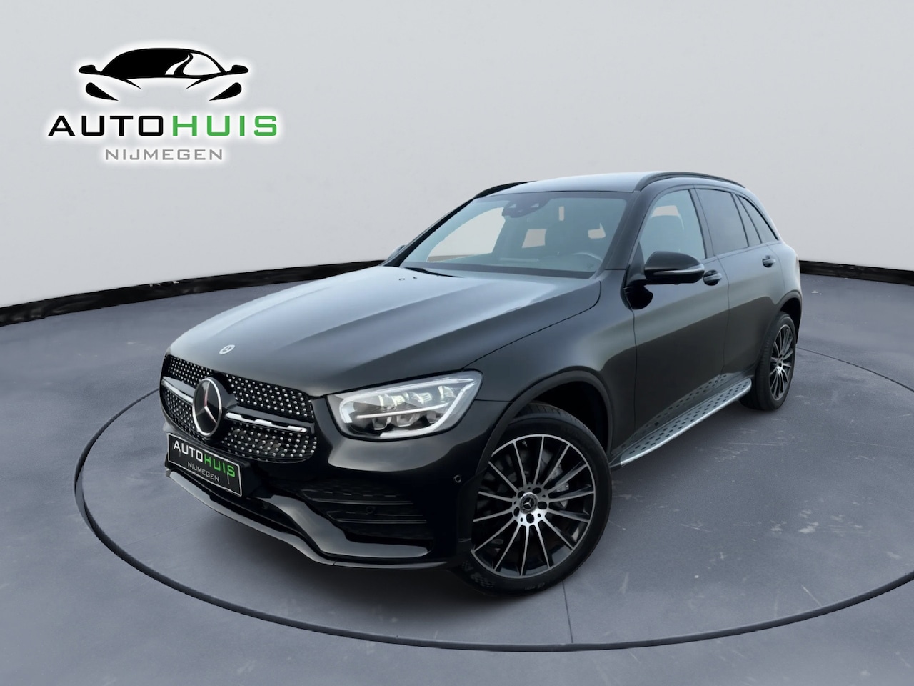 Mercedes-Benz GLC-klasse - Mercedes-Benz GLC-klasse - 300e 4MATIC AMG Line Elec trekhaak Leder Panoramadak - AutoWereld.nl