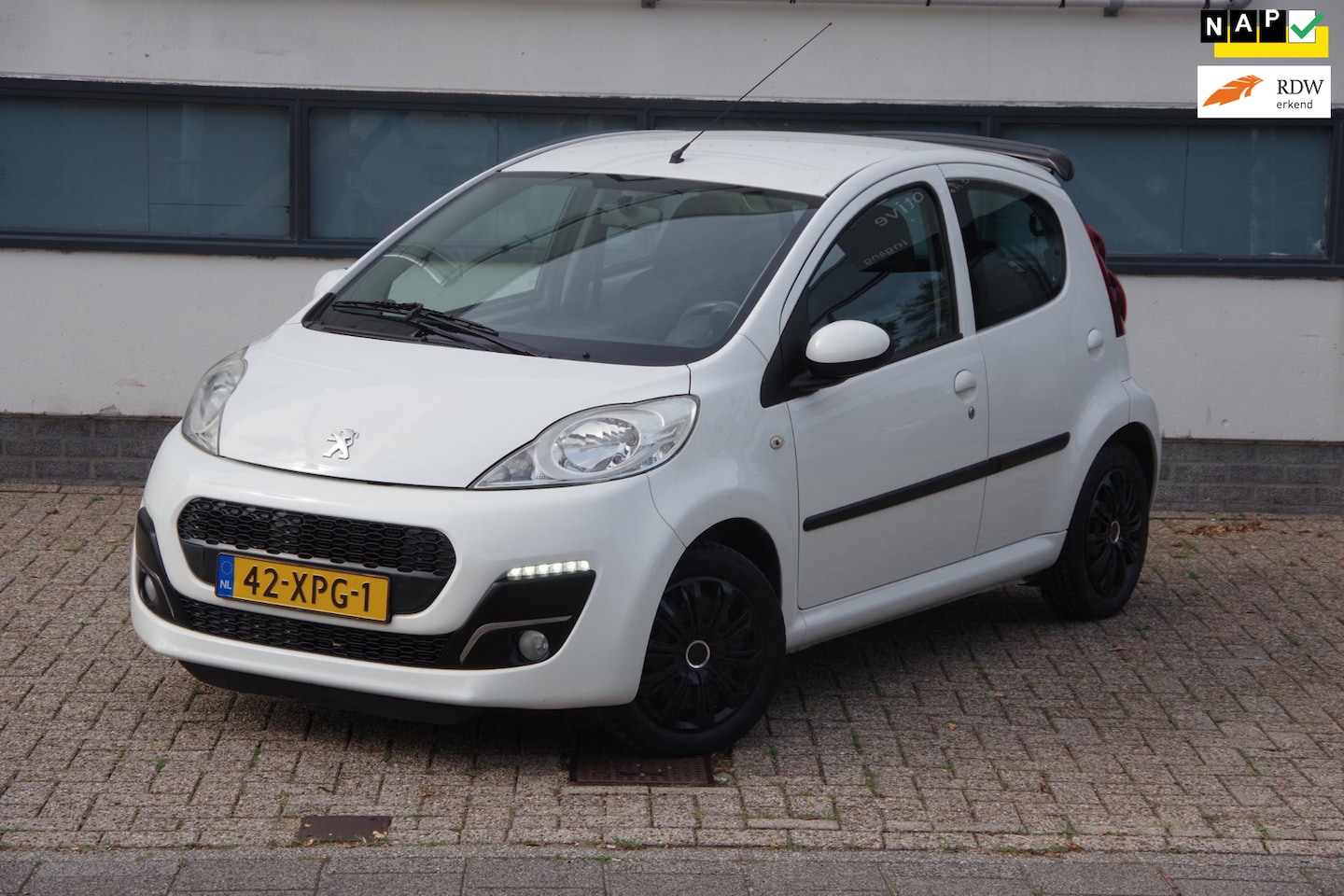Peugeot 107 - 1.0 Active 1.0 Active - AutoWereld.nl
