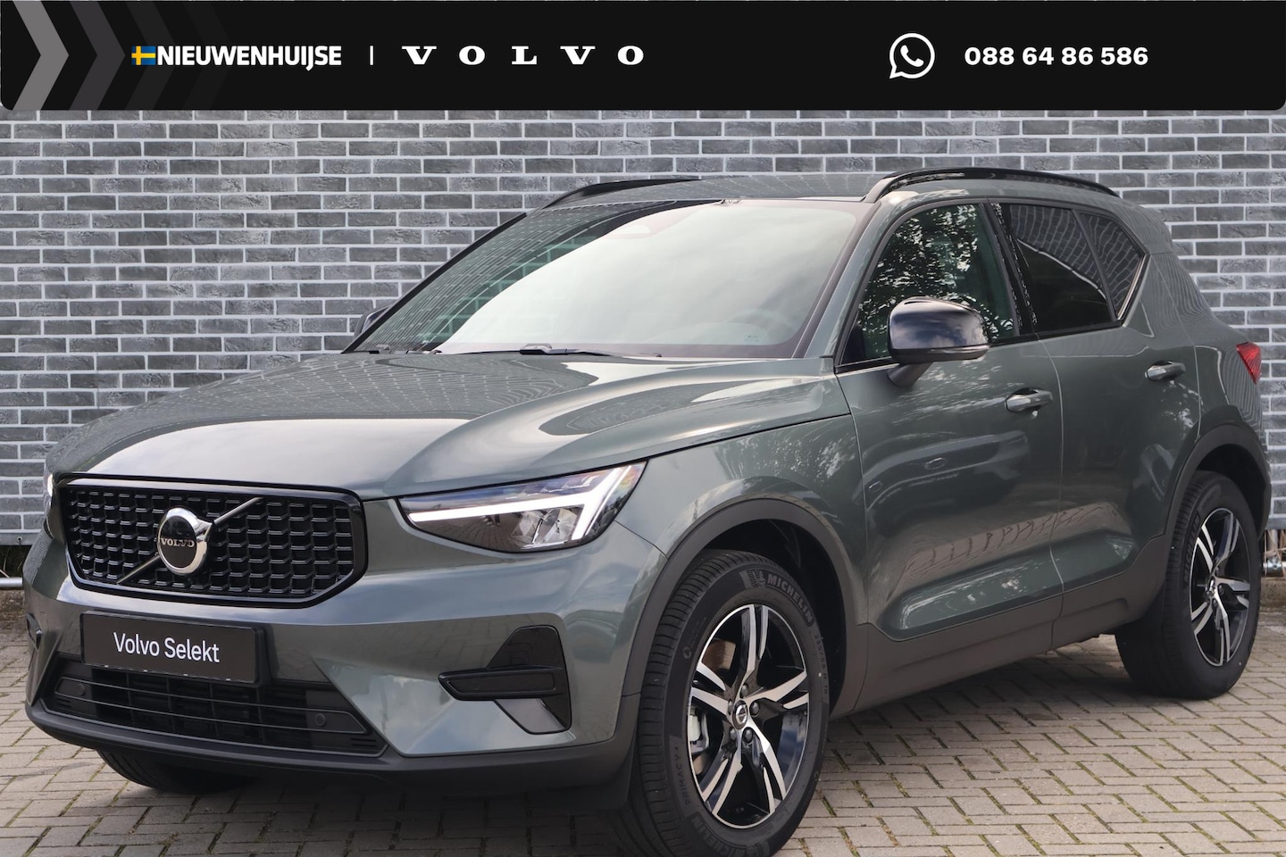 Volvo XC40 - 2.0 B4 Plus Dark | Trekhaak | Harman Kardon Audio | Achteruitrijcamera | Parkeersensoren | - AutoWereld.nl