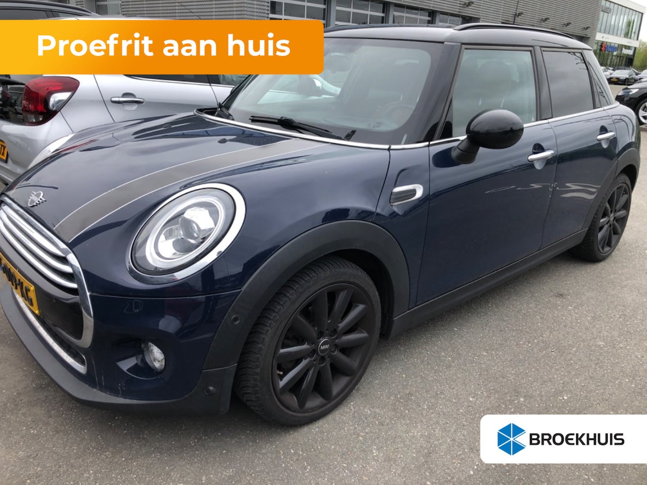 MINI 5-Deurs - 1.5 Cooper Chili Luxe Lederen Bekleding | 17" Lichtmetaal | Camera | Parkeersensoren Rondo - AutoWereld.nl