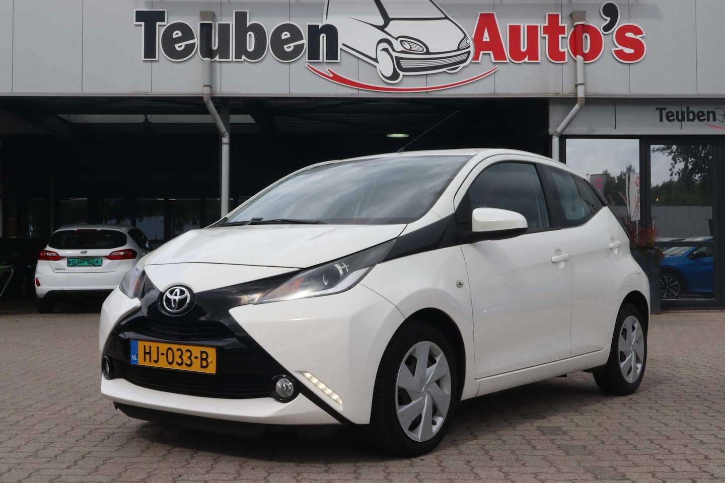 Toyota Aygo - 1.0 VVT-i x-play | Airco | Achteruitrijcamera | Elektrisch pakket | Bluetooth - AutoWereld.nl