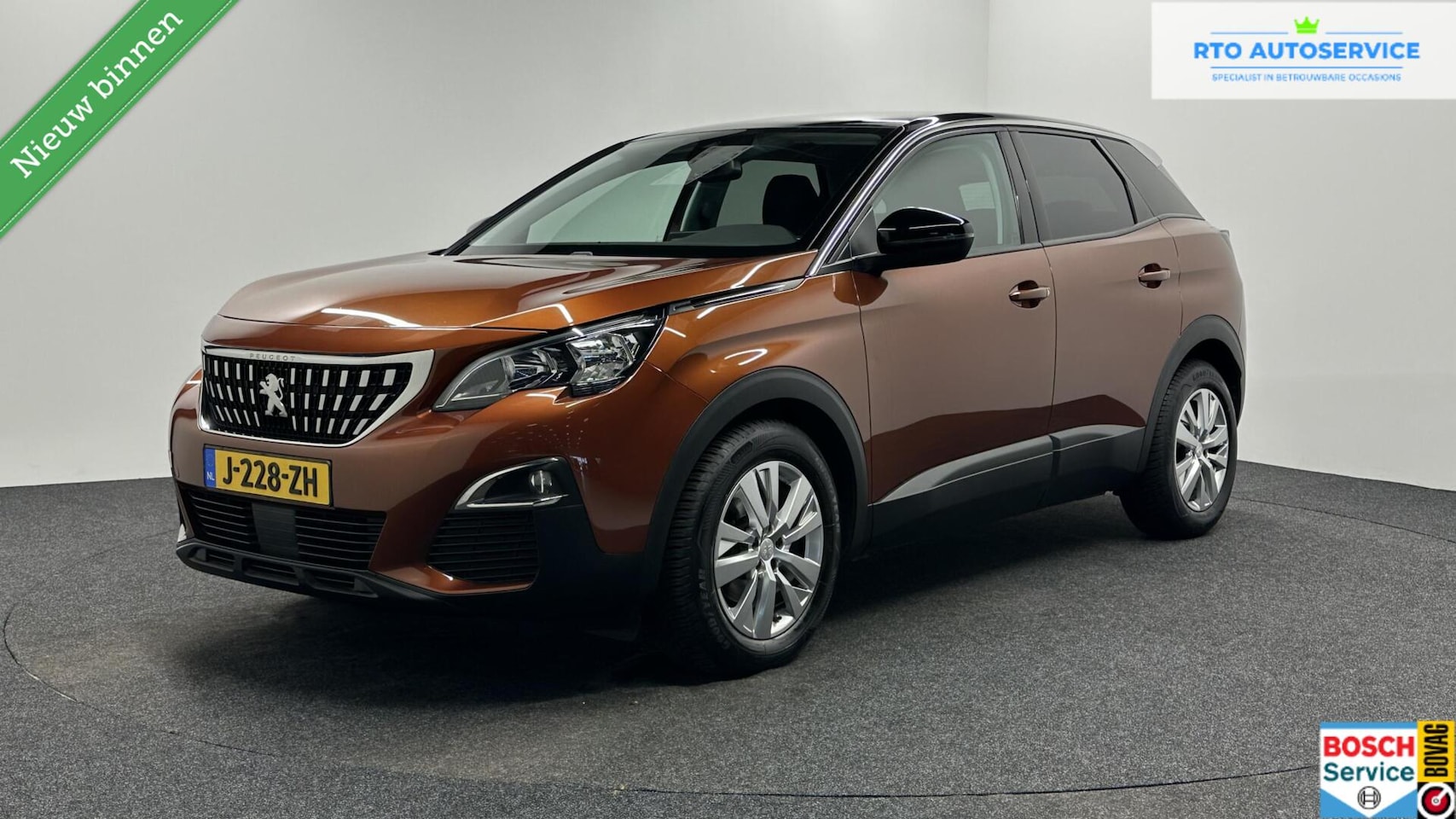 Peugeot 3008 - 1.2 PureTech Blue lease Executive Avantage NAVI CARPLAY CRUISE ECC TREKHAAK. - AutoWereld.nl