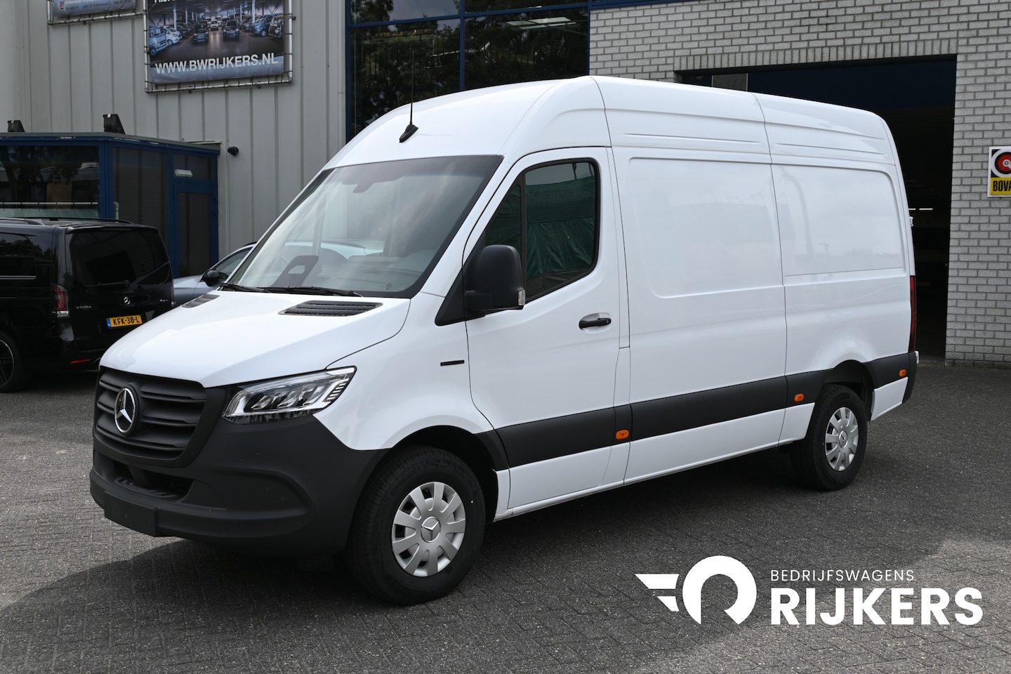 Mercedes-Benz eSprinter - 320 L2H2 Pro 81kWh LED, MBUX Navigatie met Smartphone integratiepakket, Etc. - AutoWereld.nl