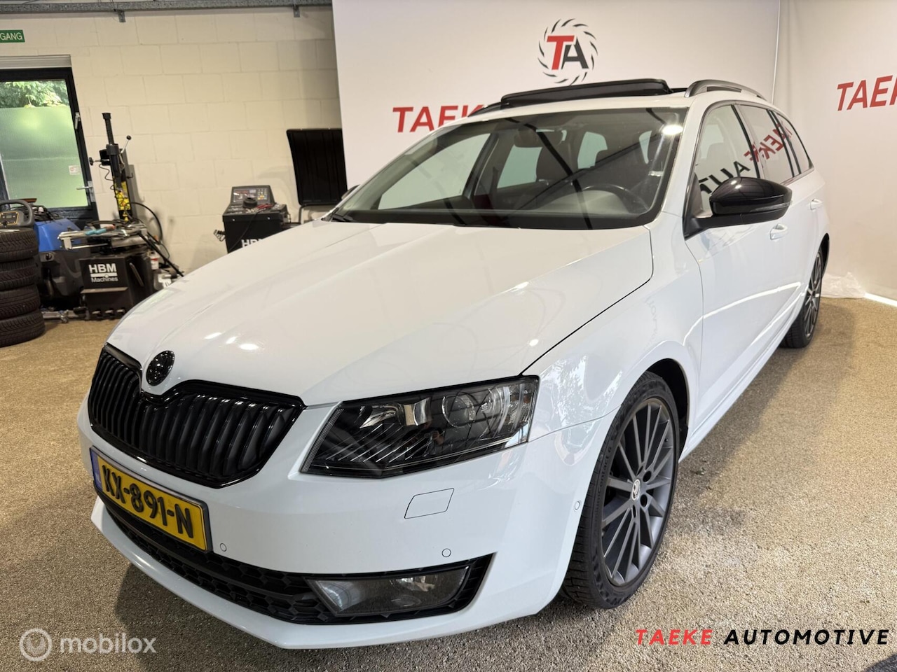 Skoda Octavia Combi - 1.0 TSI Greentech Style BusinessAUT/PANO - AutoWereld.nl