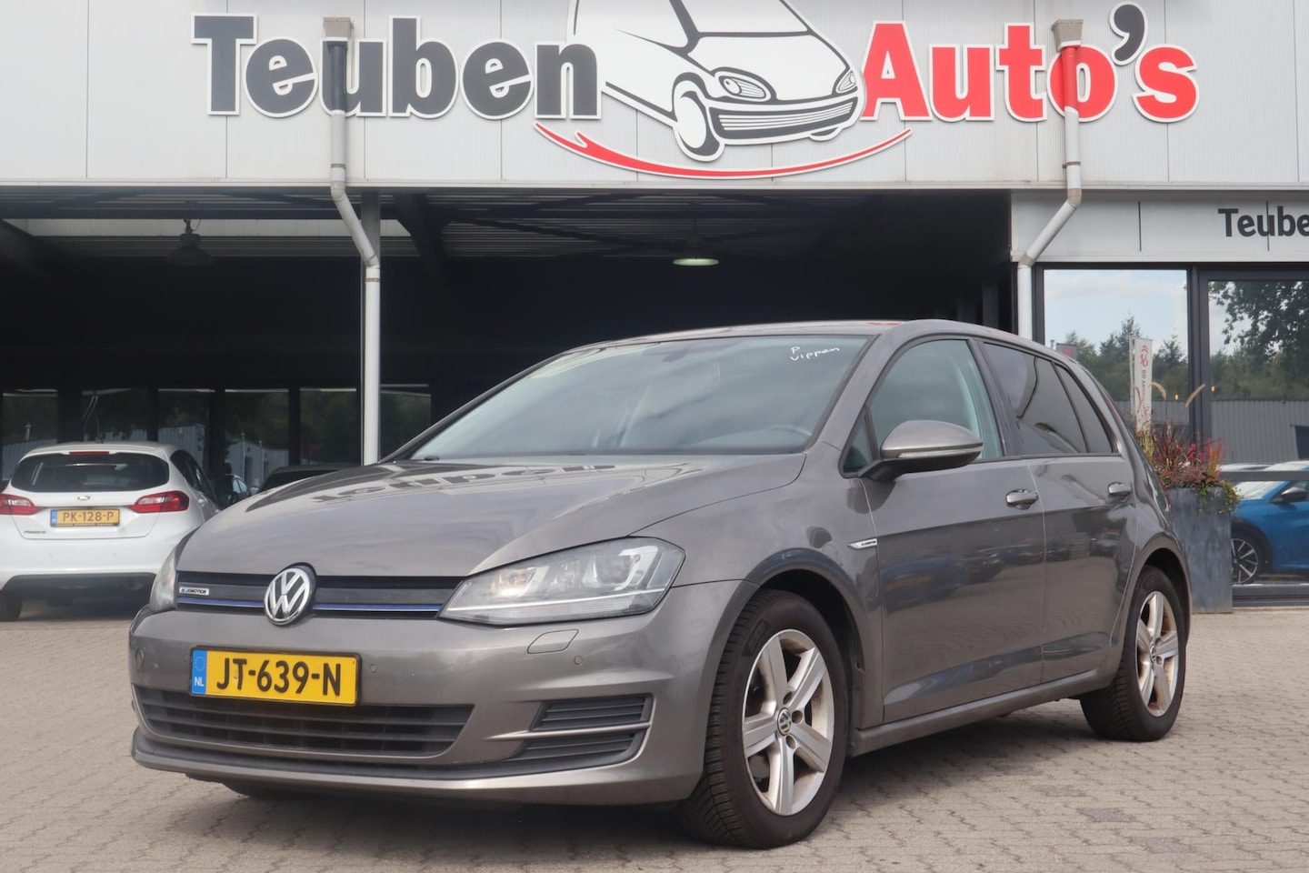 Volkswagen Golf - 1.6 TDI BlueMotion Comfortline | Cruise control | Nieuwe distributieriem | Parkeersensore - AutoWereld.nl