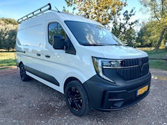 Renault Master - T35 2.3 dCi 130 L2H2 Start Imperiaal, 18" lichtmetalen velgen, treeplank, trekhaak, achteruitrijcamera, automatische