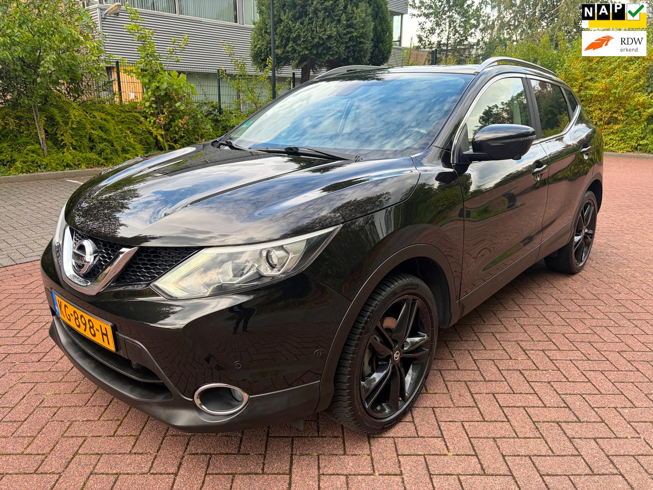 Nissan Qashqai - 1.2 Tekna / Pano´dak / Leder / Xenon / Keyless / Camera - AutoWereld.nl