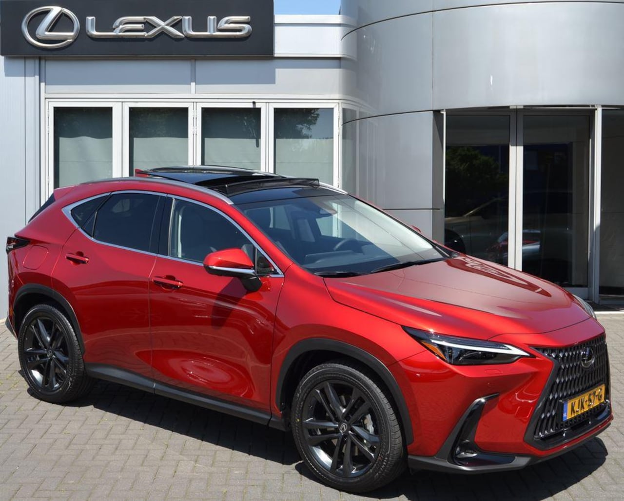 Lexus NX - 450h+ AWD 35th Edition DIRECT LEVERBAAR TREKHAAK 1500KG PANODAK TRIPLE-LED 360-CAM - AutoWereld.nl