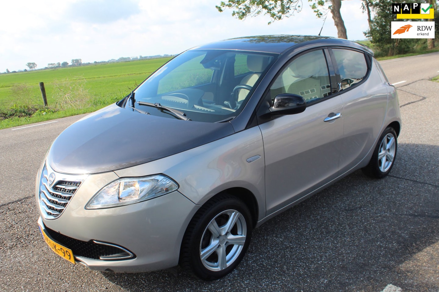 Lancia Y(psilon) - Ypsilon 0.9 TwinAir Gold // AUTOMAAT / 5-DRS // - AutoWereld.nl