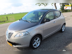 Lancia Y(psilon) - Ypsilon 0.9 TwinAir Gold // AUTOMAAT / 5-DRS //