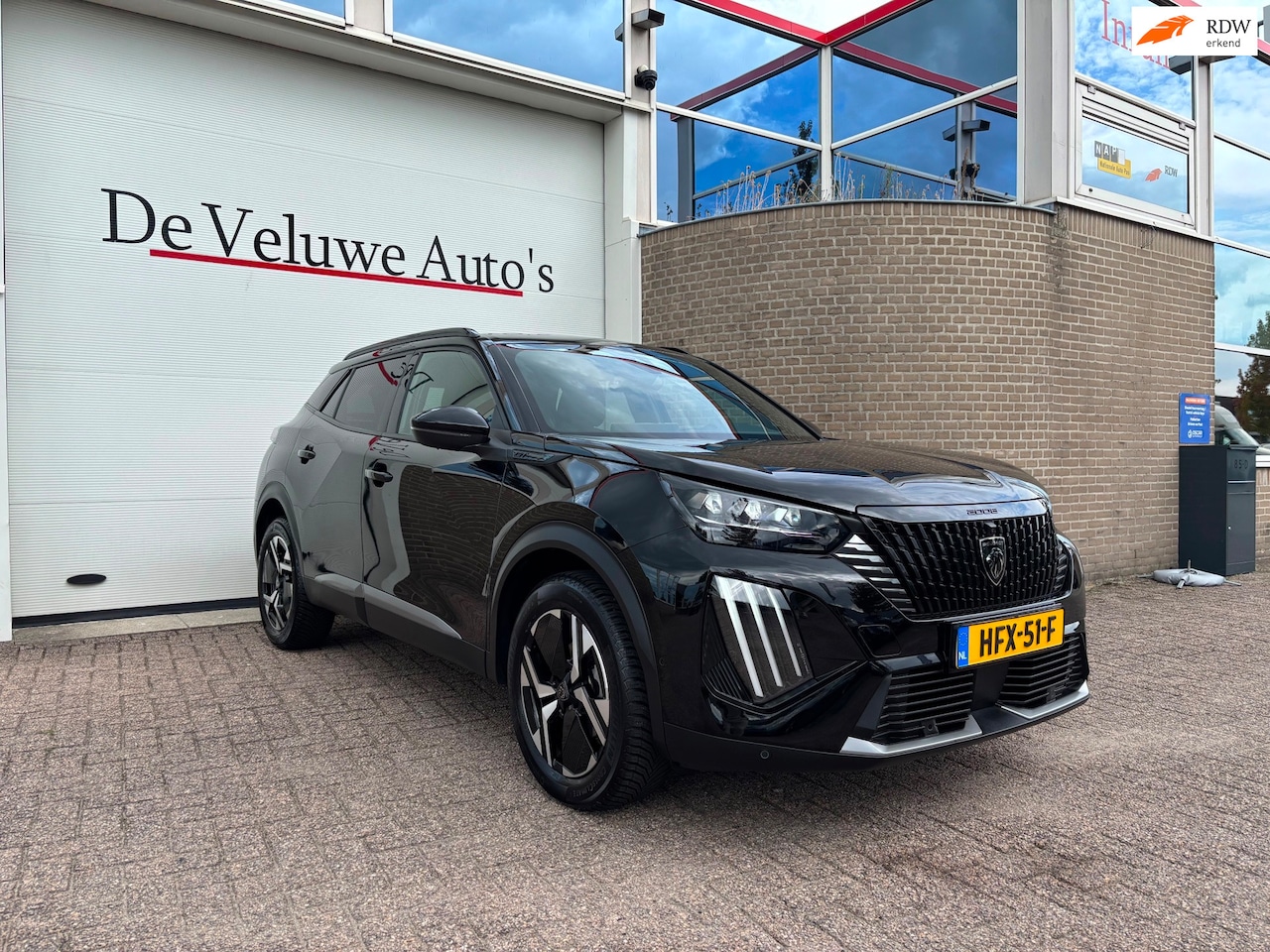 Peugeot 2008 - 1.2 PureTech 130 Allure|Carplay|Camera|Trekhaak - AutoWereld.nl