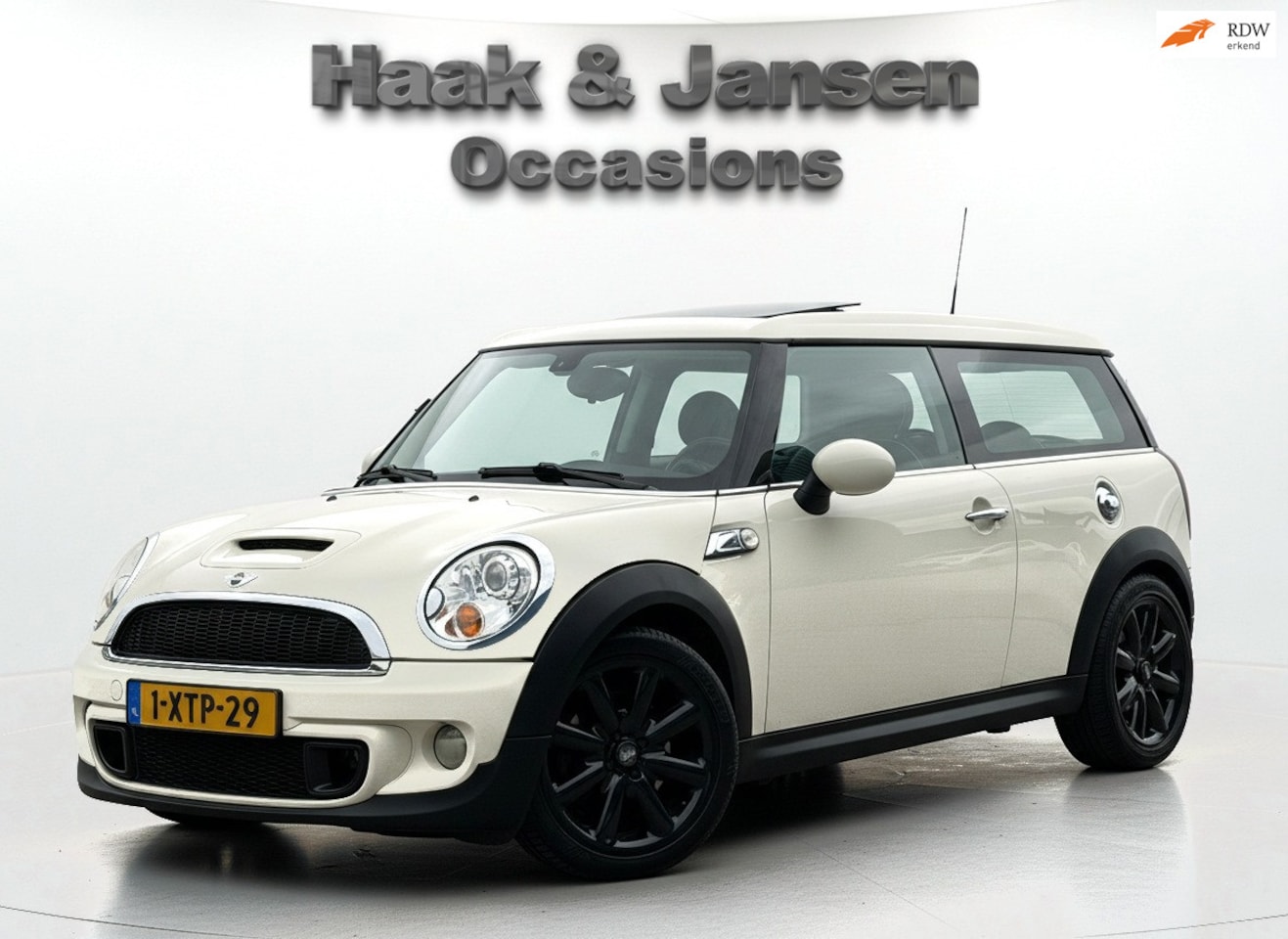 MINI Clubman - 1.6 Cooper S - Panorama - Automaat - Stoelverwarming - Leder - AutoWereld.nl