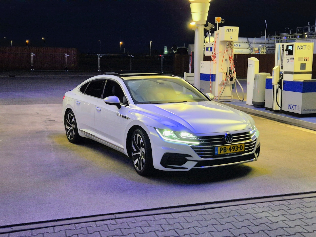 Volkswagen Arteon - 2.0 TSI 4Motion Business R Stage 1 - Full Option - €8000 recent onderhoud - AutoWereld.nl
