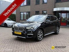 BMW X1 - xDrive20i Xline Panodak Navi Carplay Memory Leer Camera Harman Kardon Trekhaak