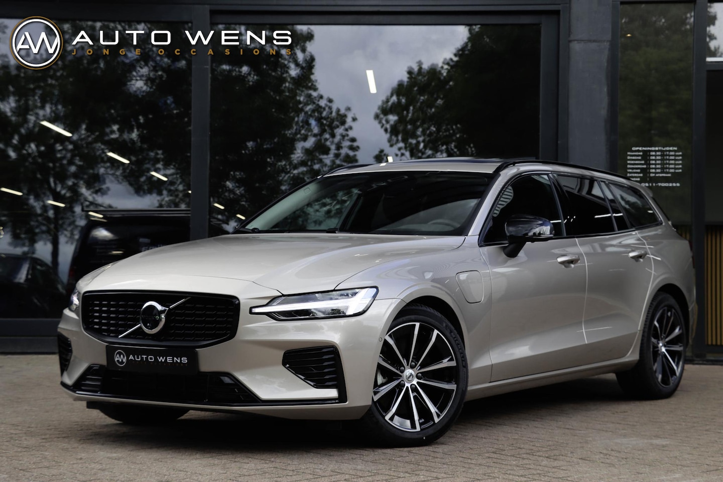 Volvo V60 - T6 AWD Plus Dark Panoramadak HeadUp Display 360 Cam Alarm Getint glas Bright Dusk - AutoWereld.nl