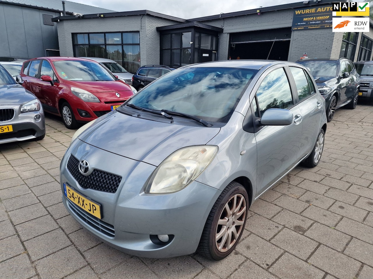 Toyota Yaris - 1.3 VVTi Sol/Apk 03-1-2027 - AutoWereld.nl