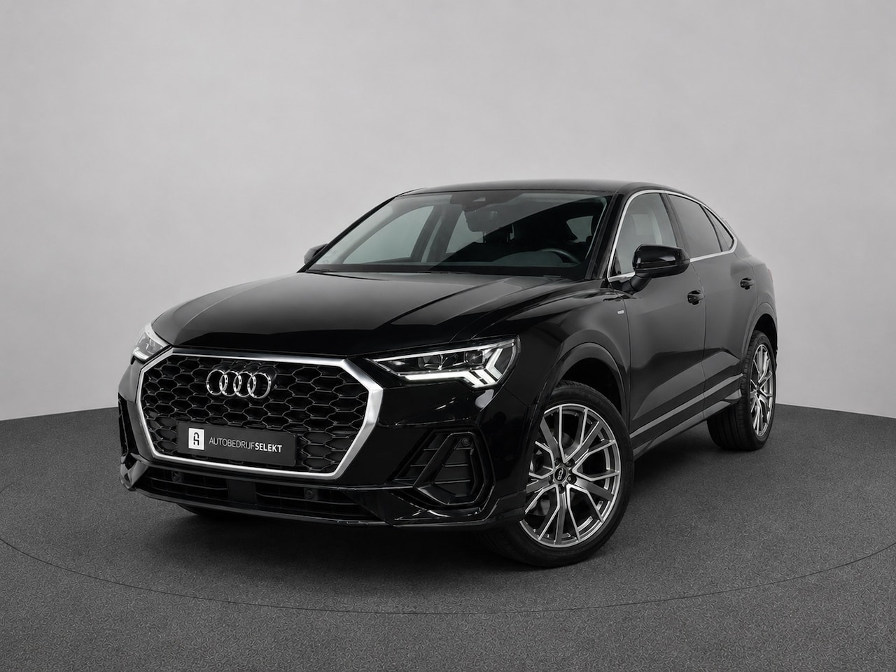 Audi Q3 Sportback - 45 TFSI e S-line | 20 inch | LED | Carplay | Dodehoek | Alcantara | Virtual | Stoelverwarm - AutoWereld.nl