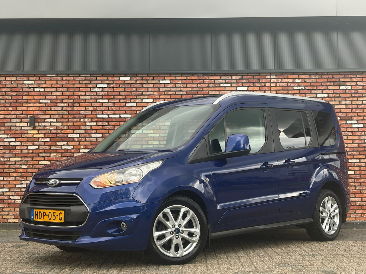 Ford Tourneo Connect - 5-Pers 1.6 Titanium Automaat Trekhaak Stoelverw 2x SchuifDeur Voll.Onderhouden! - AutoWereld.nl