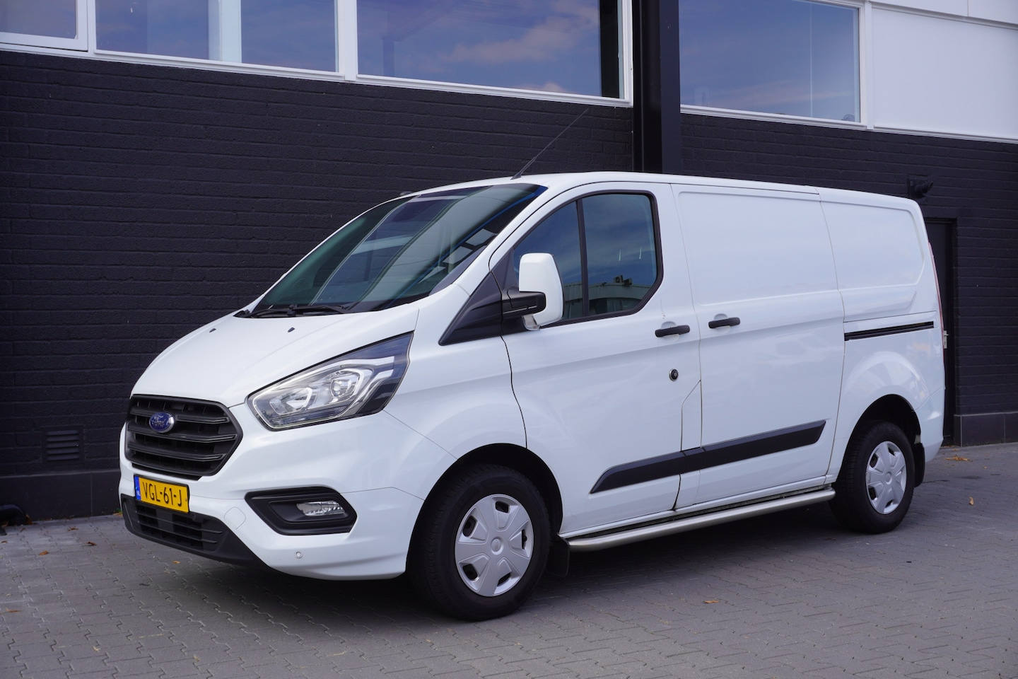 Ford Transit Custom - 2.0 TDCI 2x Schuifdeur EURO 6 - Airco - Navi - Cruise - €12.950,- Excl. - AutoWereld.nl