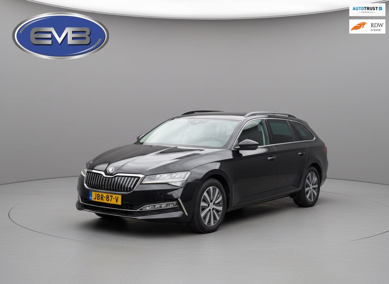 Skoda Superb Combi - 1.4 TSI iV AUTOMAAT Business Edition Sport, digitaal cockpit, electrisch bedienbare trekha - AutoWereld.nl