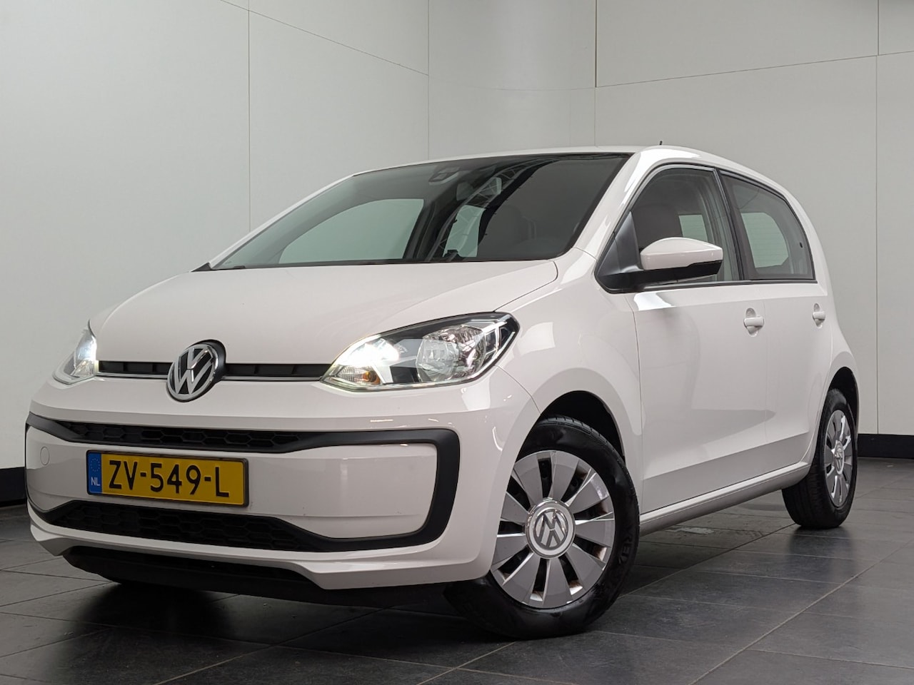 Volkswagen Up! - 1.0 BMT 60 pk move | Airco | CPV met afstandsbediening | DAB Radio - AutoWereld.nl