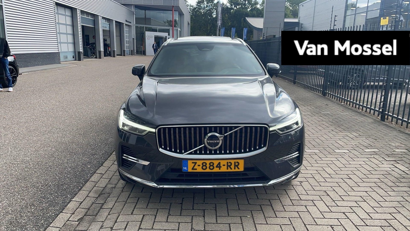 Volvo XC60 - 2.0 T6 Plug-in hybrid AWD Plus Bright 350 PK | Navigatie | Airco |Apple Carplay & Android - AutoWereld.nl