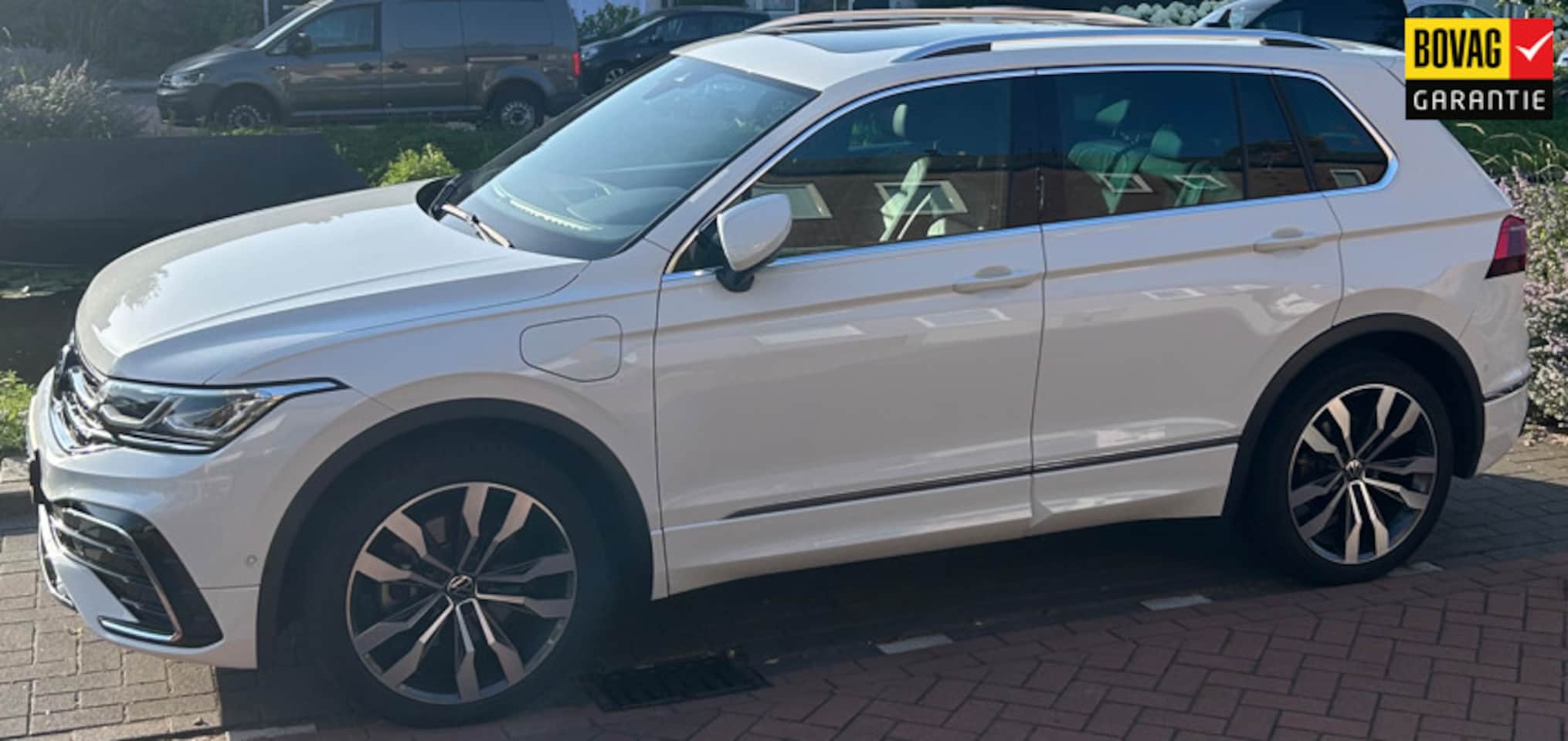 Volkswagen Tiguan - 1.4 TSI eHybrid R-Line Business+ # Leder! # Trekhaak! # Plug-in hybride (PHEV)! # Nieuwsta - AutoWereld.nl