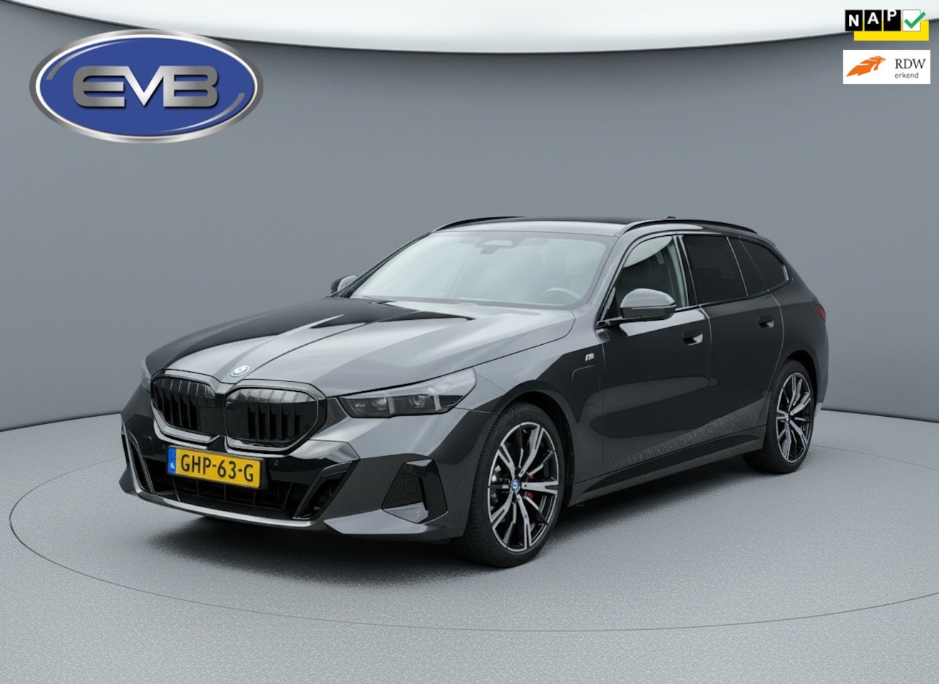 BMW 5-serie Touring - 530e 530e, M sport PRO, ALLE OPTIES, panoramadak, electr bedienbare trekhaak,b&w, nieuwprijs € - AutoWereld.nl