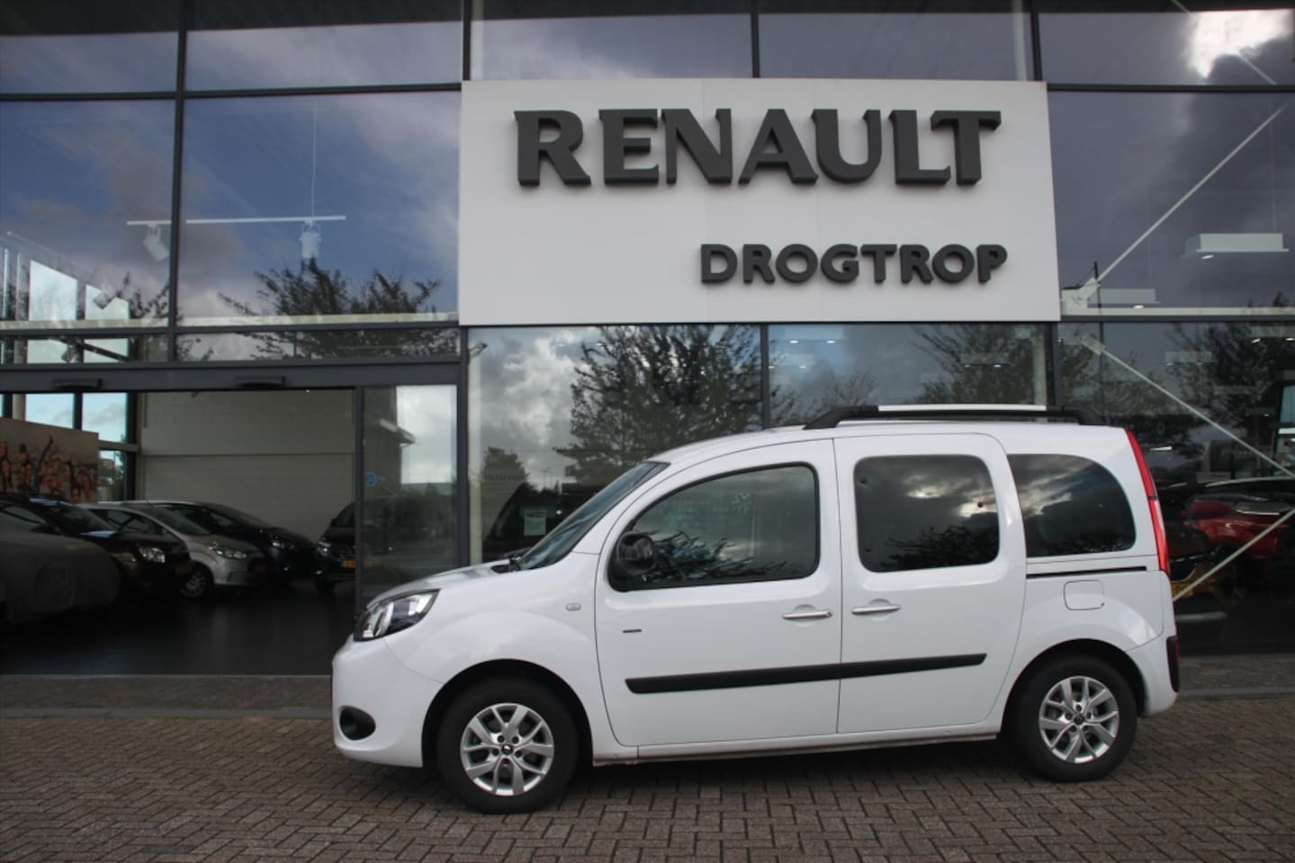 Renault Kangoo - 115PK-LIMITED-AUTOM-147DKM-AIRCO-BLUET-TREKHAAK- - AutoWereld.nl