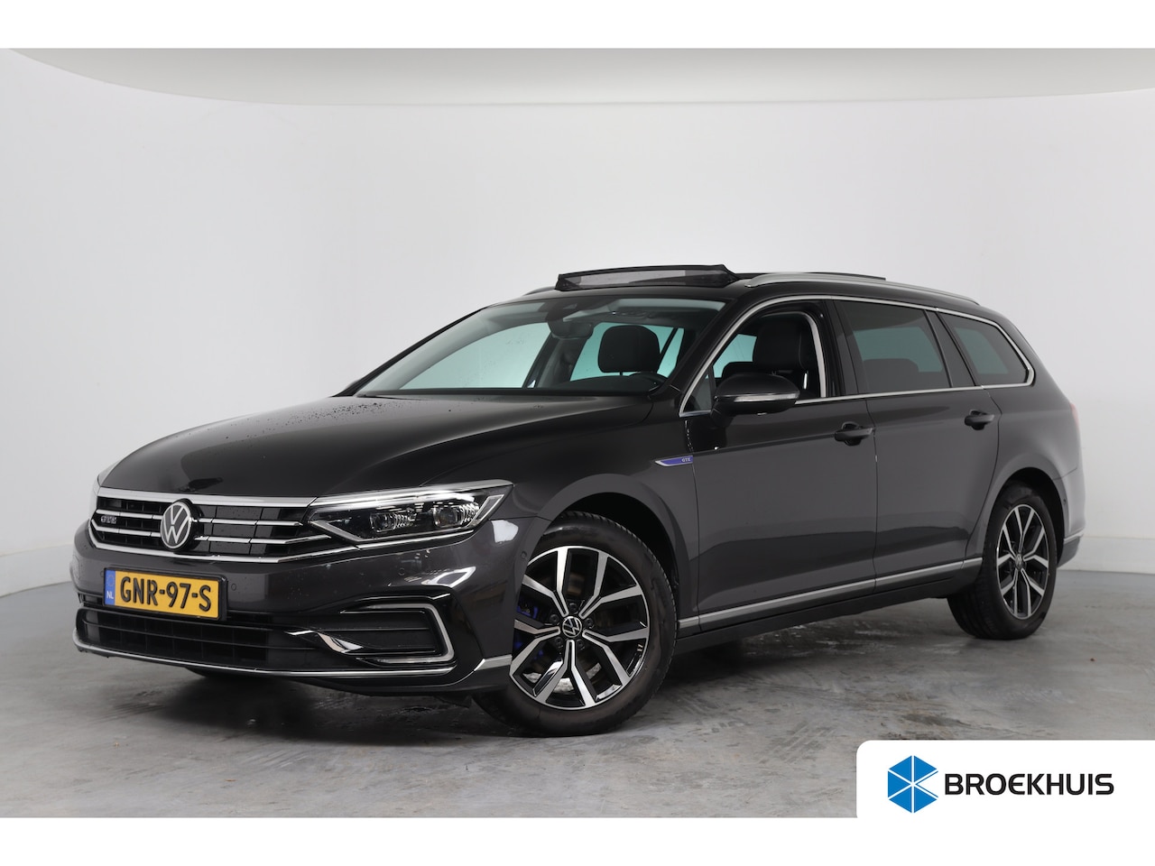 Volkswagen Passat Variant - 1.4 TSI PHEV Automaat GTE Business | Cruise Controle Adaptief | Elektrisch Panoramadak | C - AutoWereld.nl