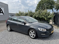 Volvo V60 - 2.0 D2 Kinetic Navi|PDC|Cruis|Media Grijs