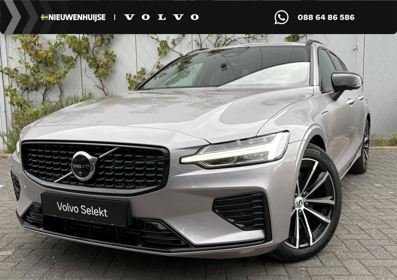 Volvo V60 - 2.0 T8 Plug-in Hybrid AWD Plus Dark | PHEV | Trekhaak | Sportstoelen | Panoramadak | Harma - AutoWereld.nl