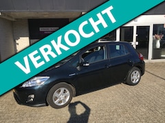 Toyota Auris - 1.8 Full Hybrid Business / NAVI / CAMERA / DEALER OH / PDC VOOR EN ACHTER / CRUISE