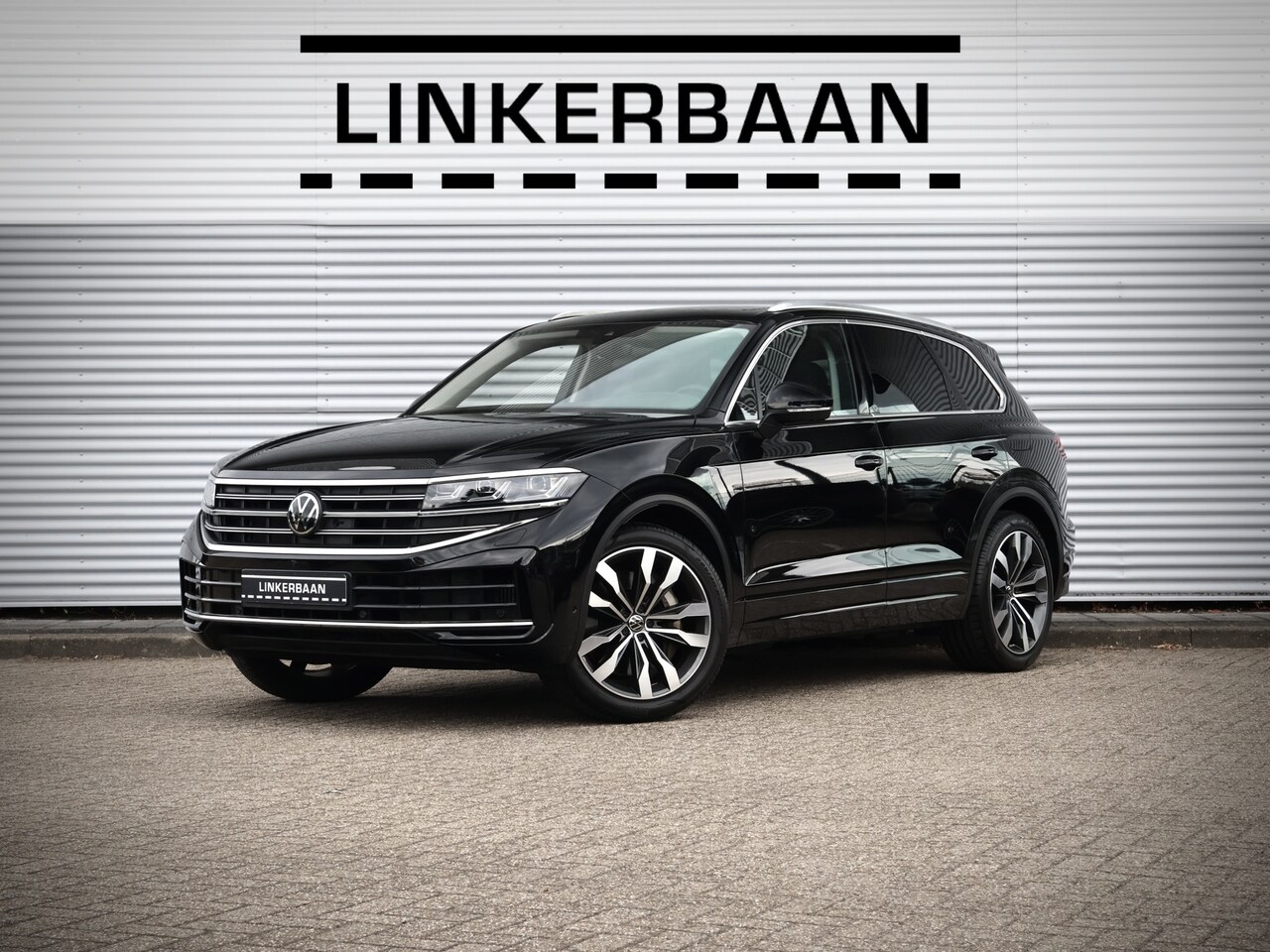 Volkswagen Touareg - 3.0 TSI eHybrid 4Motion Elegance | Panoramadak | Massage | Trekhaak | 21 inch | - AutoWereld.nl