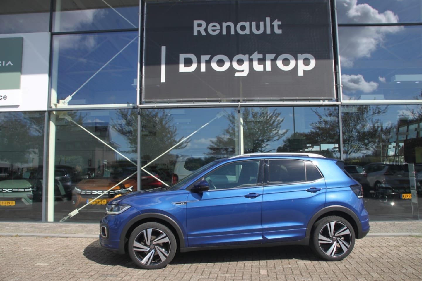 Volkswagen T-Cross - 110PK-STYLE BUSINESS R-LINE-AUTOM-48DKM-NAVI-ADAP. CC-PLAATJE- - AutoWereld.nl