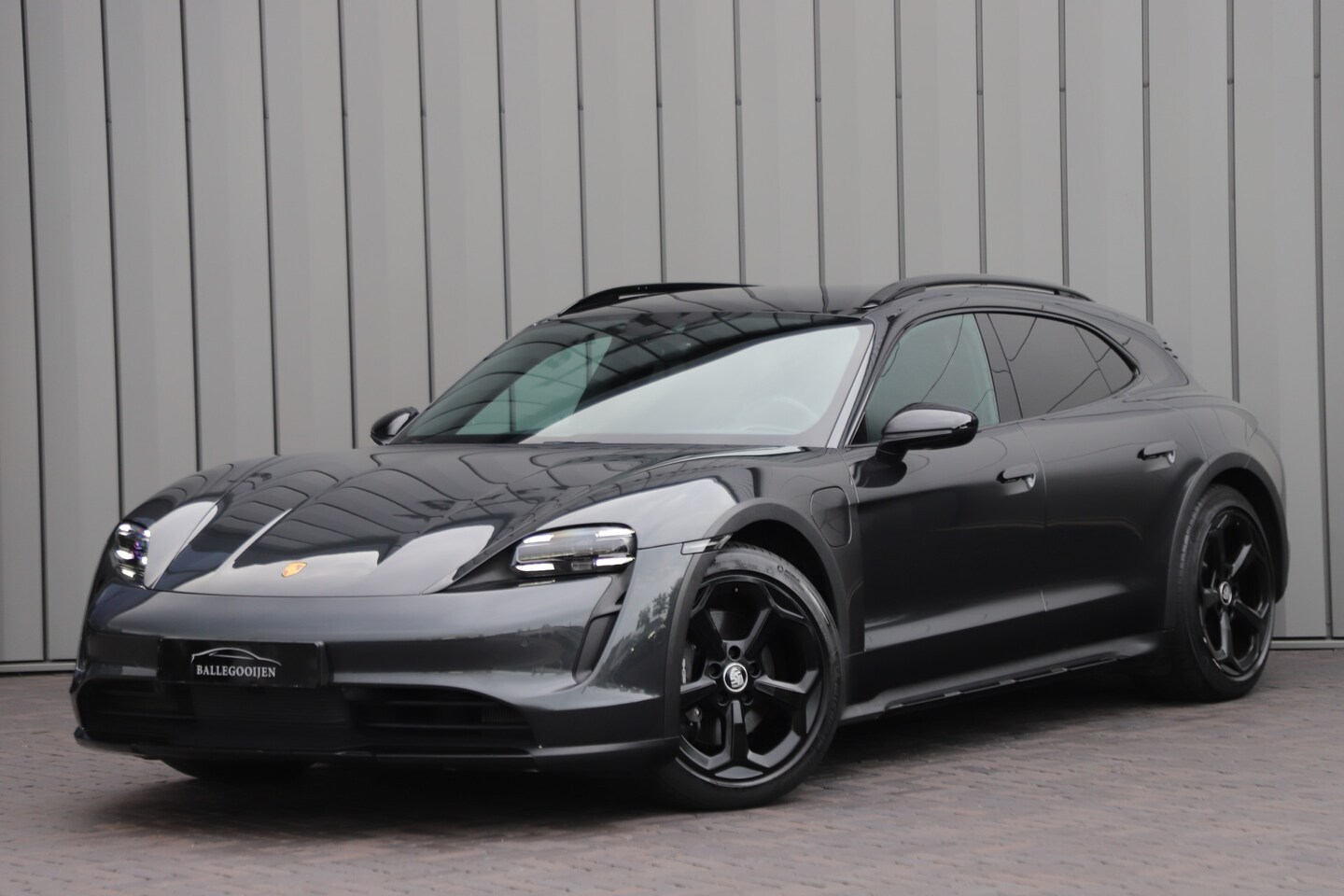 Porsche Taycan Cross Turismo - 4 93kWh | 380PK | Panoramadak | Keyless-go | Sfeerverlichting | Bose audio | Matrix-led | - AutoWereld.nl