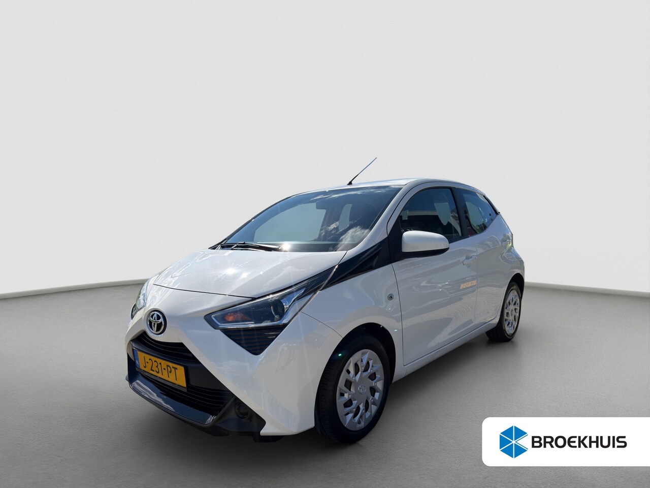 Toyota Aygo - 1.0 VVT-i 72pk x-play | Carplay | Airco | Achteruitrijcamera | Bluetooth | Elec. bed. rame - AutoWereld.nl
