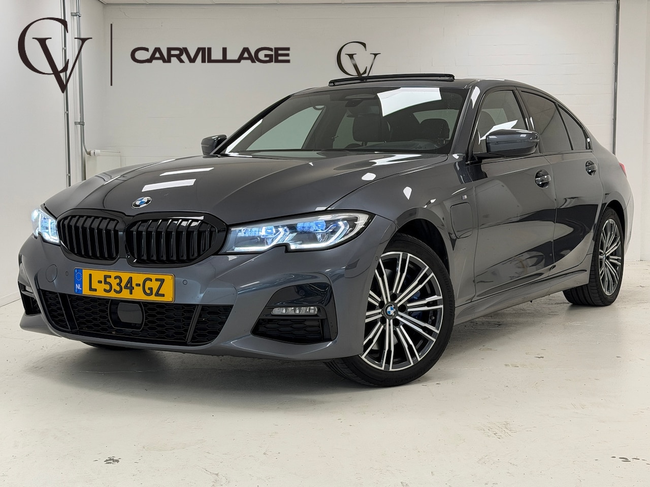 BMW 3-serie - 330e M-Sport | Schuif/kanteldak | Elektrische stoelen | Verwarmd stuur | - AutoWereld.nl