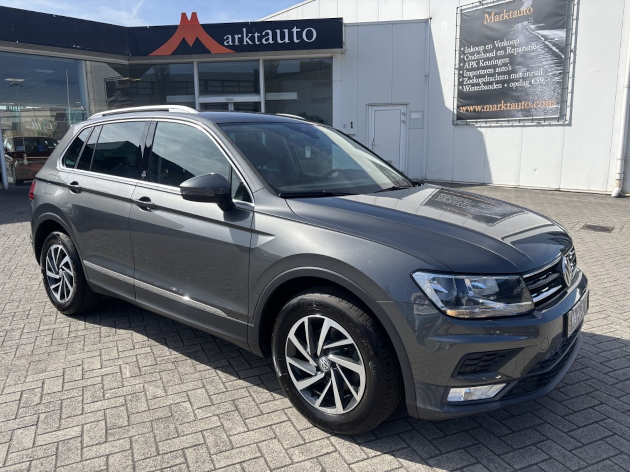 Volkswagen Tiguan - 1.4 TSI ACT Sound Navi Trekhaak Adaptive Cruise Stoelverwarming - AutoWereld.nl