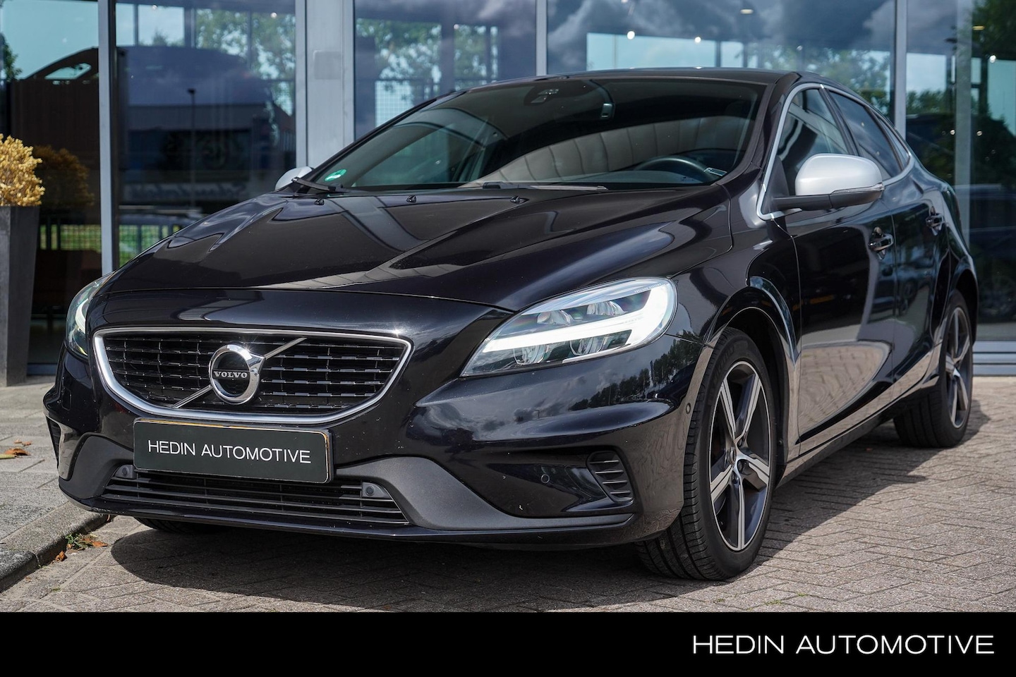 Volvo V40 - 1.5 T3 Polar+ Sport | Panorama Dak | Stoelverwarming | Automaat | Parkeer Camera | Trekhaa - AutoWereld.nl