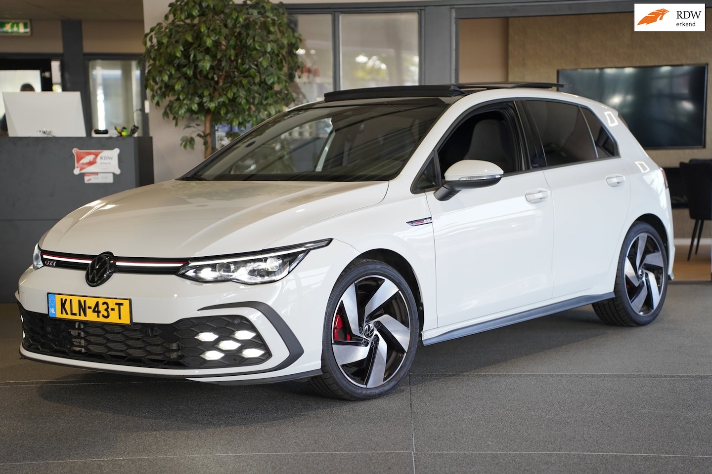 Volkswagen Golf - 8 2.0 TSI GTI 245PK DSG Pano Led ACC Trekhaak - AutoWereld.nl