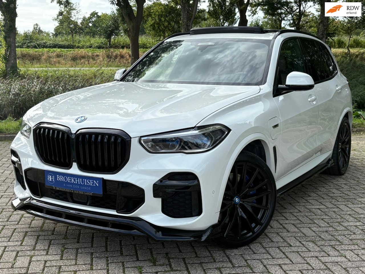 BMW X5 - XDrive45e High Executive M Sport 394pk Panoramadak / 22inc / Laser Light / Trekhaak - AutoWereld.nl