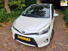 Toyota Yaris - 1.5 Full Hybrid Dynamic Pano/Camera/Half leder