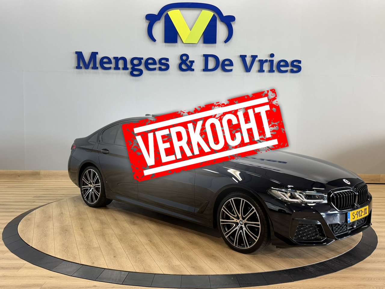 BMW 5-serie - 545e xDrive Business Edition Plus M Sport | Airco ECC | Schuif-kanteldak | Adaptive Cruise - AutoWereld.nl